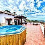 Willa Elegant With Jacuzzi In
